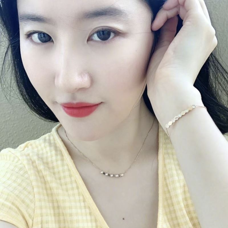 CHAUMET